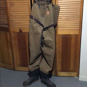 Red ball waders Clearance